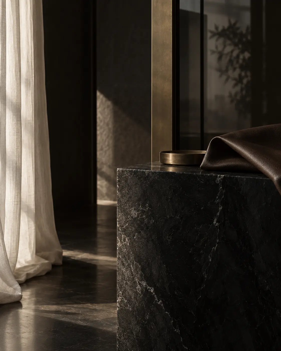 Onyx stone, leather and brass in the DOMARIANI atelier