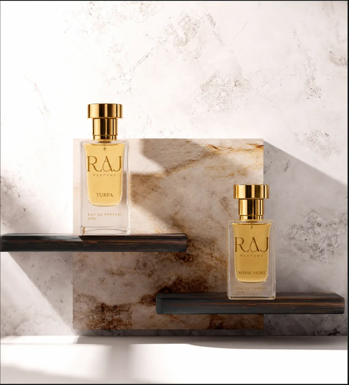 باقة راج: عطرا تُرفة ورويال نايت على رفين خشبيين أمام رخام